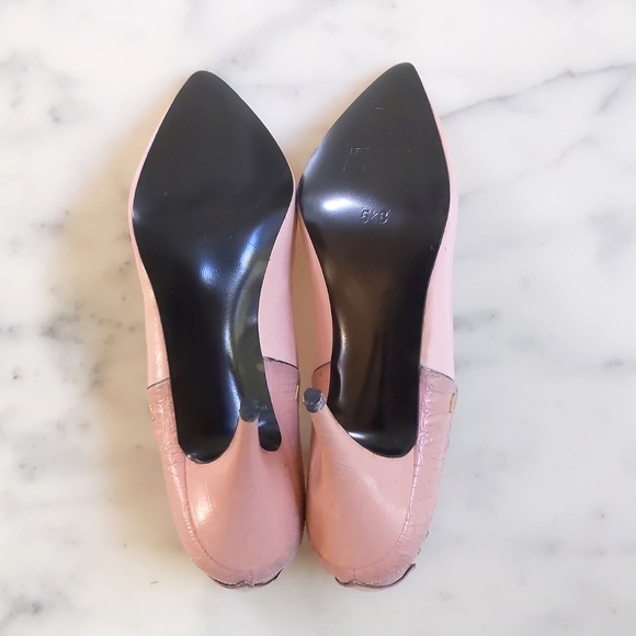 NWOT. Woman's Leather shoes with multi color and gold decorations. - Picture 6 of 6